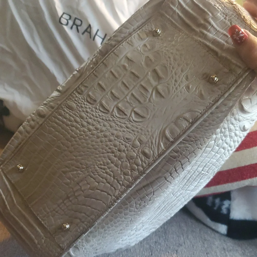 Brahmin. AMY SEASHELL Crocodile Embossed Shoulder Bag. NEVER USED With regist - Picture 4 of 10